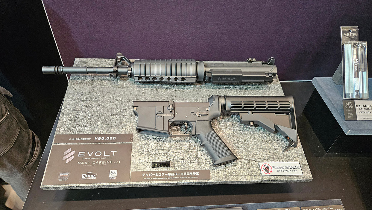 Tokyo Marui EVOLT M4A1 Carbine & X4 Additional Magazines